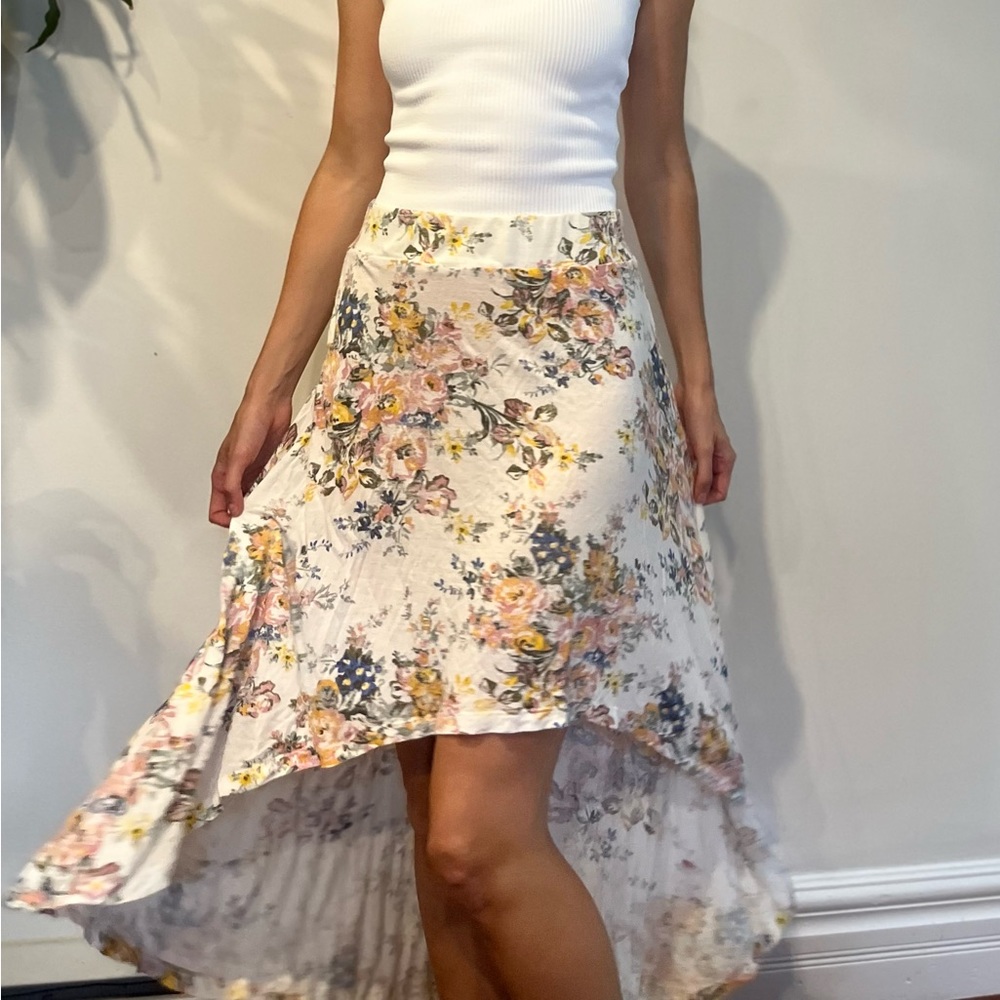 Flowy Billabong floral skirt